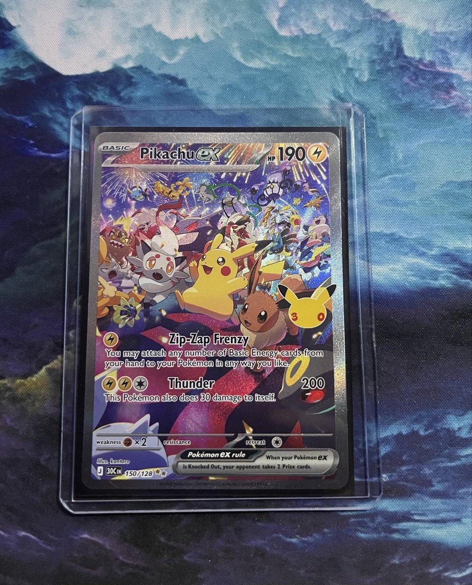 thatguyliv3's tweet photo. Last nights awesome pulls!! Live every Thursday opening packs!!! #Pokémon #pokemoncards https://t.co/ZBlhsNvjP9