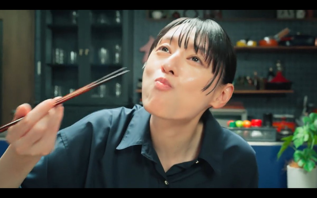 Kozue49587363's tweet photo. 【予約投稿です】
本日10月10日は #栗山千明 @chiakikuriyama_ さんの
お誕生日です🎊　

(こんなアカウントが言うのもアレですが…🙇)　
お誕生日おめでとうございます🎉🎂　

2026年も『 #おとなになっても 』や『 #エラー 』
を始め、今期は『 #真田十勇士 』も放送予定！

年齢を重ねてもなお
「今まで演じたことのない、難しい新たな役柄」
をドラマで演じてますが、それを感じさせずに繊細なお芝居を今でもみせて下さっております👍　

そんな彼女の「看板作品」でもある
『 #晩酌���流儀５ 』では遂に‼　
金麦が‼
正真正銘のビールに‼🍺　

先週放送された、秋冬編第1話での晩酌シーンで🍺をのむ栗山さんの表情が、今までのシーンと違い
「心の底からおいしい🍺」となっていたような…　

本物の🍺になったことで、更にのど越しも👍になり、晩酌も👍��すね　

お体に気を付けて、これからも頑張ってください‼🙇

(小声で…)
また…ワルイ役👿も演じて下さると…嬉しいです…🙇💦