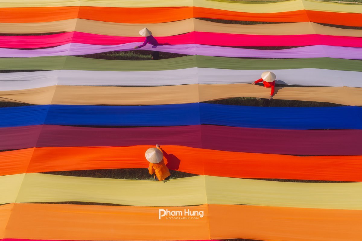 stefa9191's tweet photo. Afternoon sunlight brings out the rich colors of silk at Hoi An’s weaving village. https://t.co/PPEaaDKvif