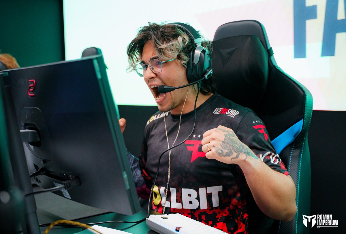 rmnimperiumcup's tweet photo. Frames from the Upper Bracket 📷

@FaZeEsports vs @CSPUREGG 

#RomanImperiumCup https://t.co/QVKjImPzTF