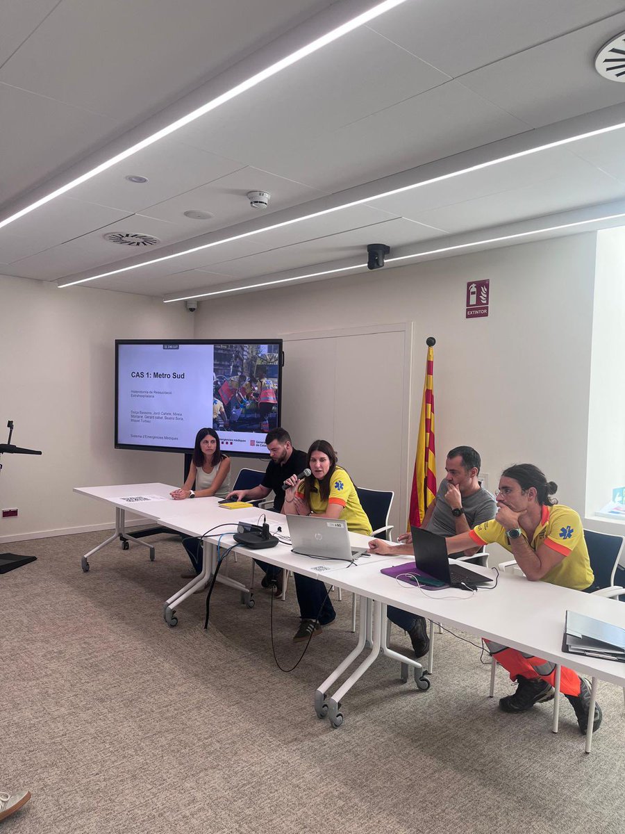 semgencat's tweet photo. @vallhebron 📸: ‘La histerotomia de ressuscitació al SEM’ ha permès exposar casos recents i compartir els aprenentatges per part dels assistencials implicats: https://t.co/9iUOPcbEvr