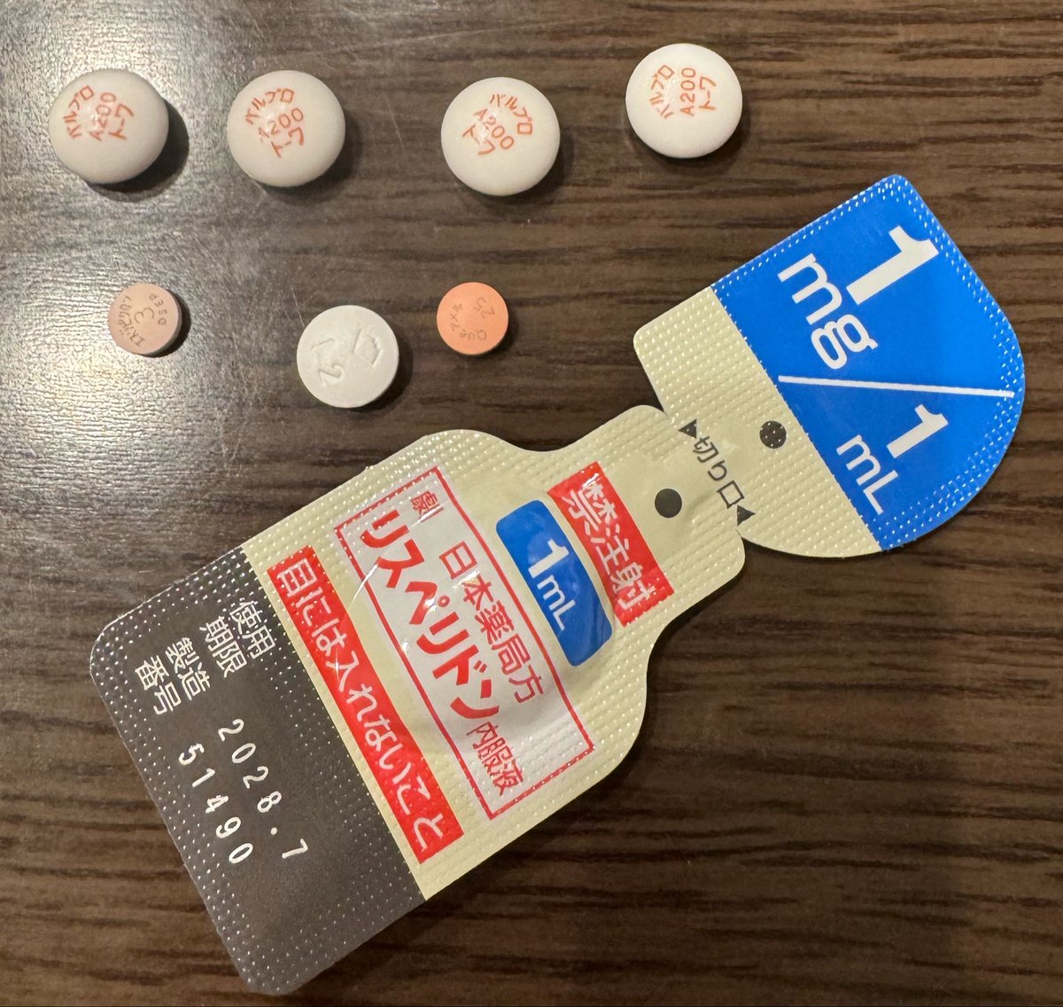 del_inferno's tweet photo. 明日は早よ辞めたい鍼灸院バイトやからフルラインナップ飲みまーす💊 https://t.co/KZdfRkhYpF