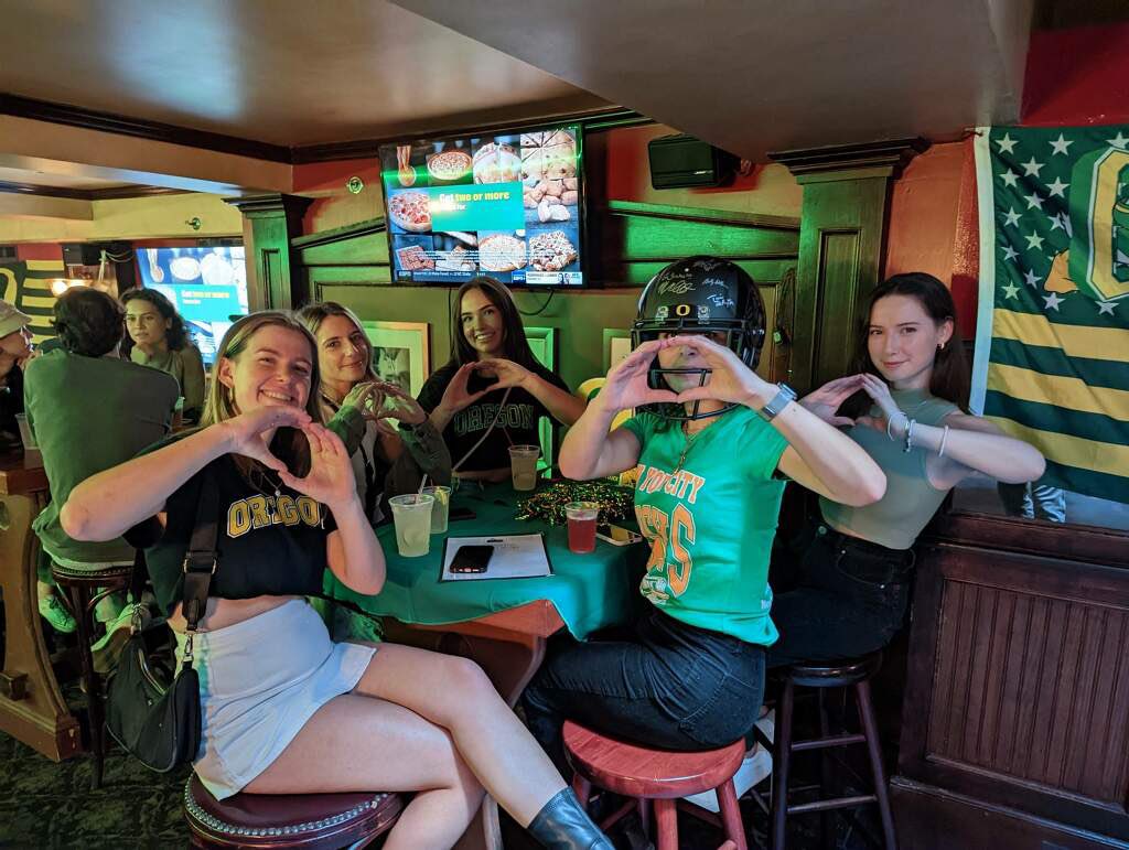 NYCDucks's tweet photo. Saturday afternoon in Eugene the Ducks take on an old PAC 12 rival in #21 UCLA.
#13 Oregon needs to protect Autzen and stay in the thick of the playoff chase.
Come to Legends to Yell O with 150+ other Ducks!
#GoDucks #BeatUCLA #AutzenEast https://t.co/SySIqgGl5W