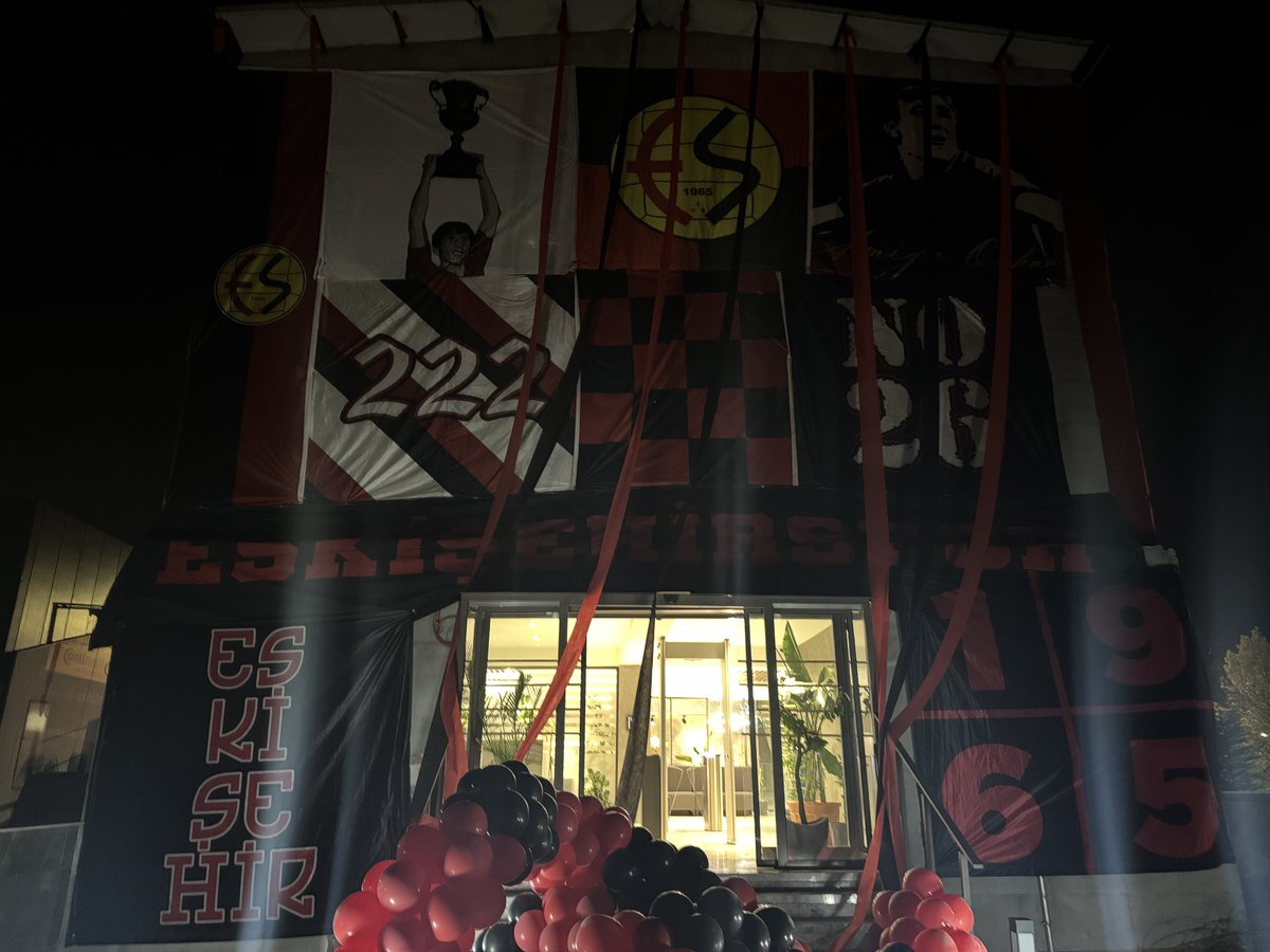 AlihanBaskan222's tweet photo. Eskişehirspor'umuz için çok önemli bir gece olacak. Taraftarlar olarak hazırlıklarımızı tamamladık. Şehrimiz de hazırsa tarihi bir gece olabilir ve kulübün hedeflerine ulaşmasına büyük katkı verebilir. Yarın saat 19.30 hep birlikte bu geceye tanıklık edelim,Kanal 26 stüdyosunda buluşalım.

YAŞASIN ESKİŞEHİRSPOR 

YAŞASIN ŞEHRİNE İHANET ETMEYENLER!

#VarsanVarım