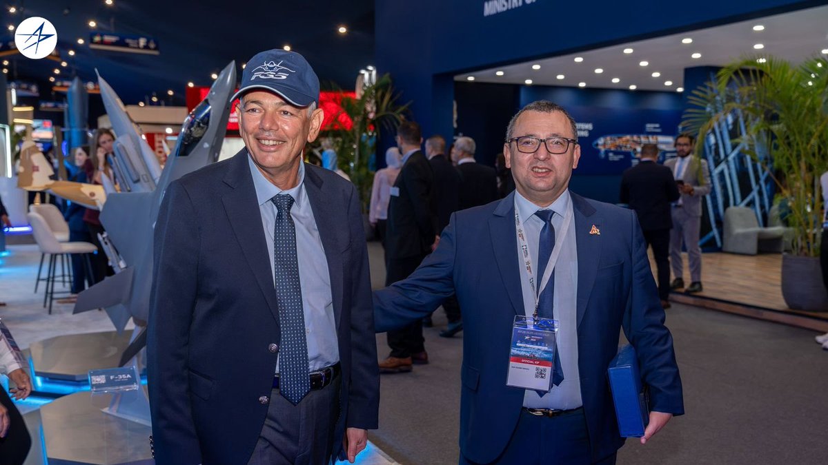 LMMiddleEast's tweet photo. Our F-35 cockpit demonstrator was front and center at @MAS_Airshow_ma. 🇲🇦

We welcomed Lt. Gen. Fouad Moumen, Chief of the 4th Bureau at the General HQ of the Royal Moroccan Armed Forces, for a demonstration of the F-35’s situational awareness and combat readiness capabilities. https://t.co/KgvDjQsgiN