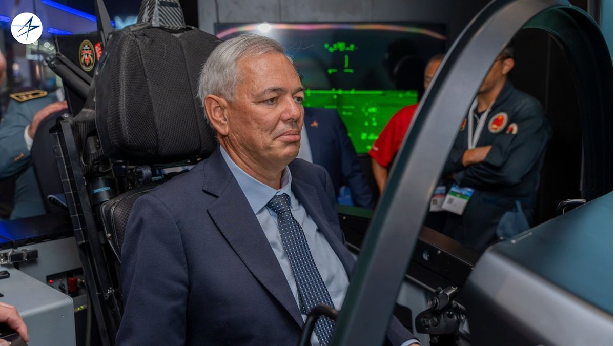 LMMiddleEast's tweet photo. Our F-35 cockpit demonstrator was front and center at @MAS_Airshow_ma. 🇲🇦

We welcomed Lt. Gen. Fouad Moumen, Chief of the 4th Bureau at the General HQ of the Royal Moroccan Armed Forces, for a demonstration of the F-35’s situational awareness and combat readiness capabilities. https://t.co/KgvDjQsgiN