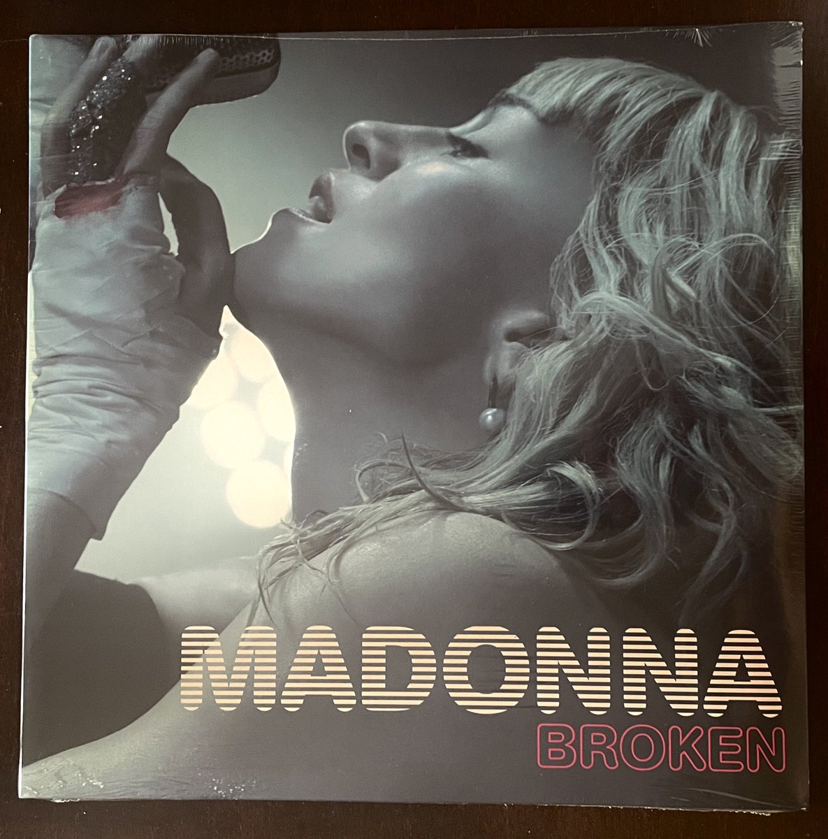 MadonnaUltimate's tweet photo. 14 years ago Madonna's Broken Vinyl single was released for the Platinum ICON members ! I was one of the lucky few to have been able to receive this and it remains my most treasured Madonna item in my collection ! #MadonnaBroken https://t.co/EhcpNGVKWv