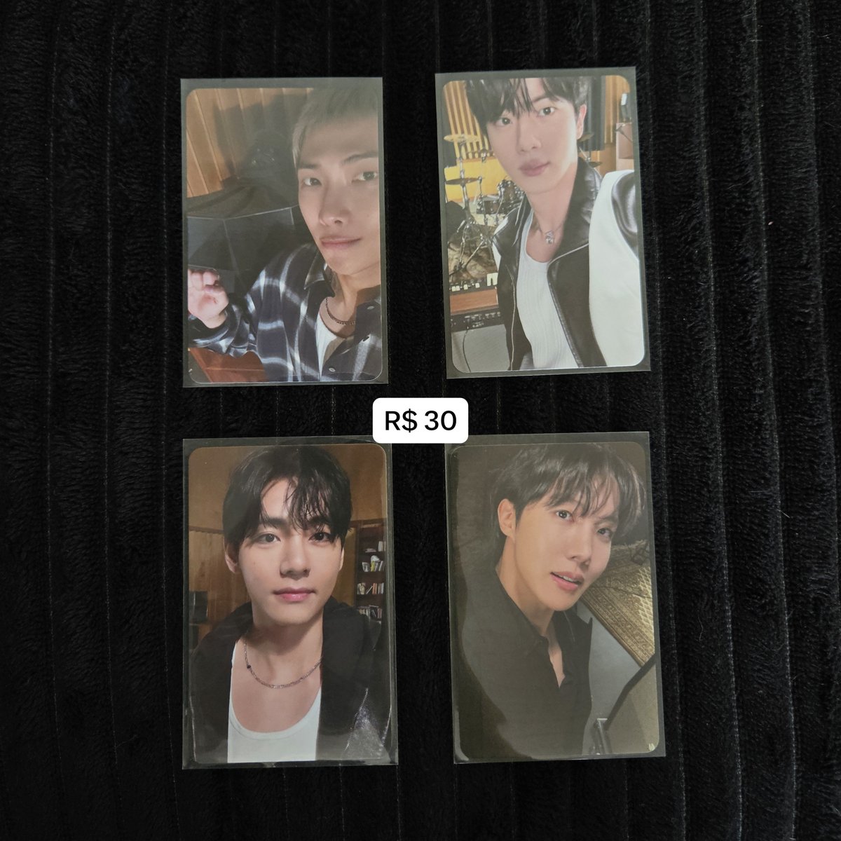 harukacloser's tweet photo. VENDO/VENDA BTS 

— valores na imagem + frete (a calcular)

— somente pagamento imediato.

— envio em dia útil após o pagamento.

— fotos e vídeos no pv!

*ainda não tenho feedbacks pois é a primeira vez vendendo

🏷 vendo venda taehyung hoseok jin namjoon arirang photocard https://t.co/33csZxVLJm