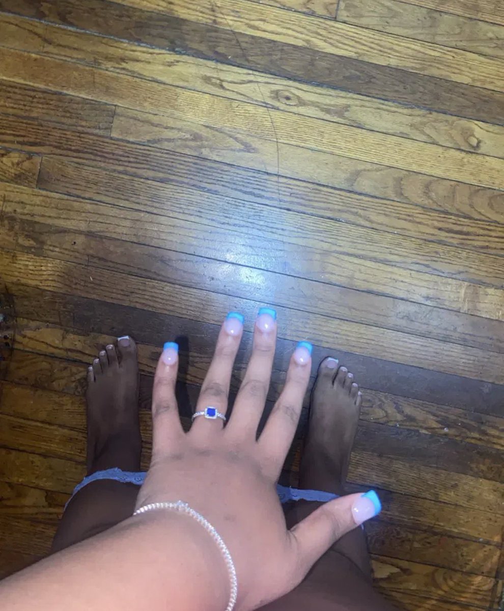 Feetp_rincess69's tweet photo. Do you like french tips?👣😘
#feetfetısh #content #feetworshi̇p https://t.co/HPLjp6vISw