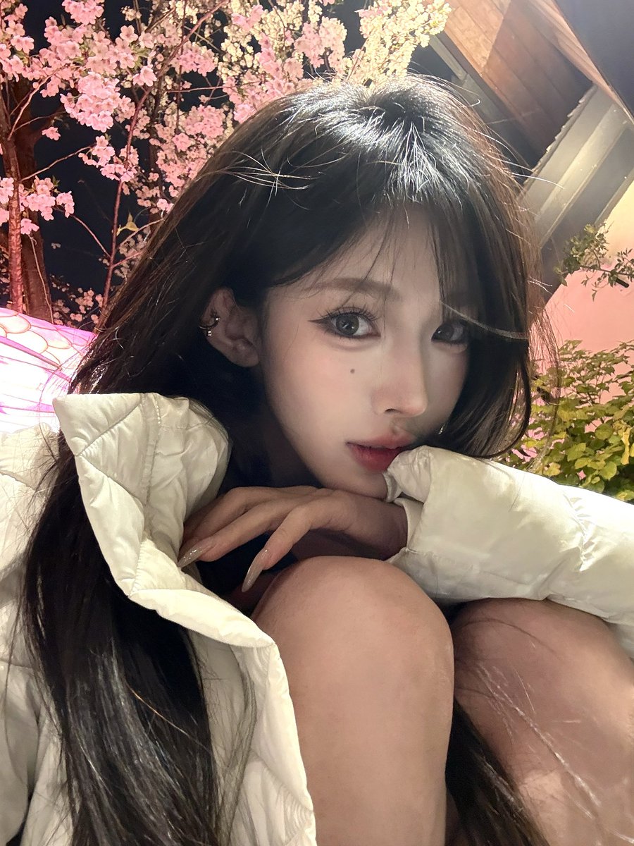ReneeDoll000's tweet photo. 偷跑一张自拍🤳🏻 https://t.co/ejLXYnA5ni