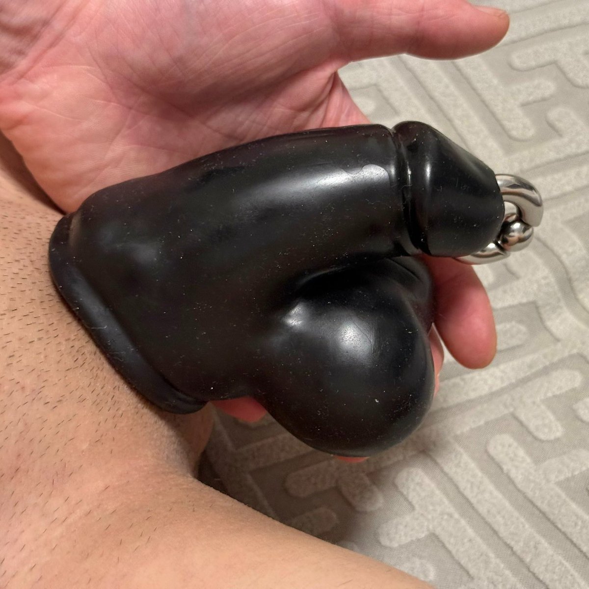 DanInBLN's tweet photo. I HAVE NEVER SEEN SUCH BEFORE...!  👿🔥💥⚡️
If you were my locked boy, I definitely would do this to you! WOOF!
Pics are from @HenryHuang2002. His comment on this is:
"Looks useful on the outside, but useless inside..." https://t.co/KWy81U7lQ4
