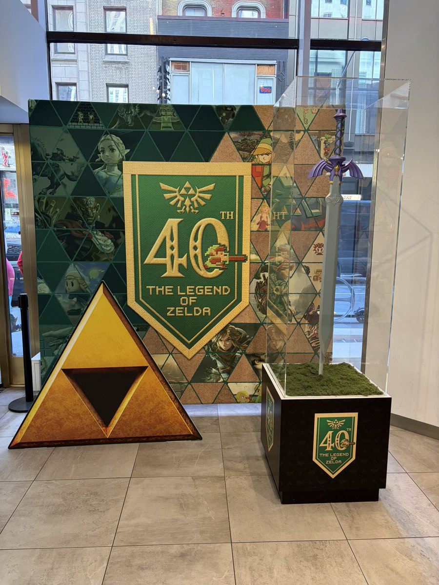 Stealth40k's tweet photo. The Legend of Zelda 40th Anniversary display at Nintendo NY.

The Master Sword is definitely the right size! https://t.co/6S8q8yuIo4