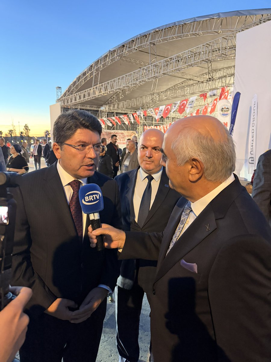 yilmaztunc's tweet photo. İstanbul’da düzenlenen 20. Kastamonu Tanıtım Günleri’ne katılarak kıymetli Kastamonulu hemşehrilerimizle bir araya geldik.

Öğrencilik yıllarımın geçtiği, gönlümde müstesna bir yere sahip olan Kastamonu’nun köklü tarihini, zengin kültürünü ve güzel değerlerini yaşatan bu anlamlı organizasyonda hemşehrilerimizle buluşmaktan büyük memnuniyet duydum.

Bu güzel buluşmaya emek veren KAS-DER başta olmak üzere herkese teşekkür ediyor, tüm hemşehrilerime sevgi ve muhabbetlerimi sunuyorum.