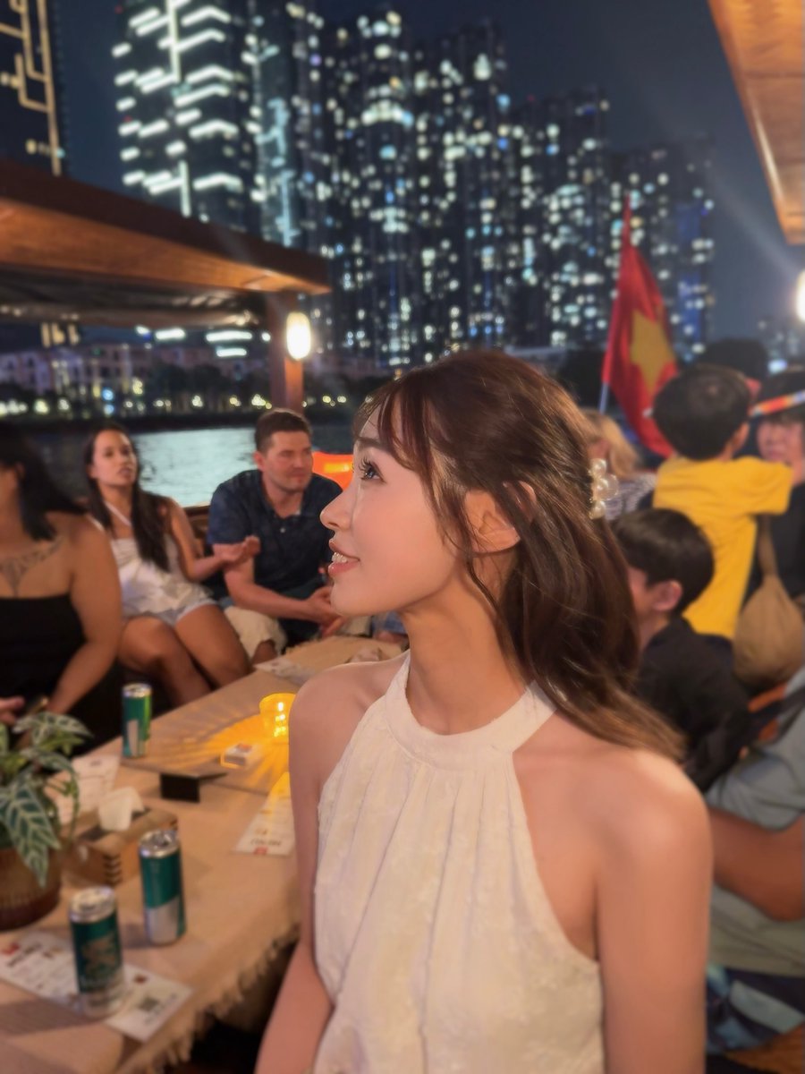 Alepanca's tweet photo. Cruising into the night. https://t.co/foqqOSYejN