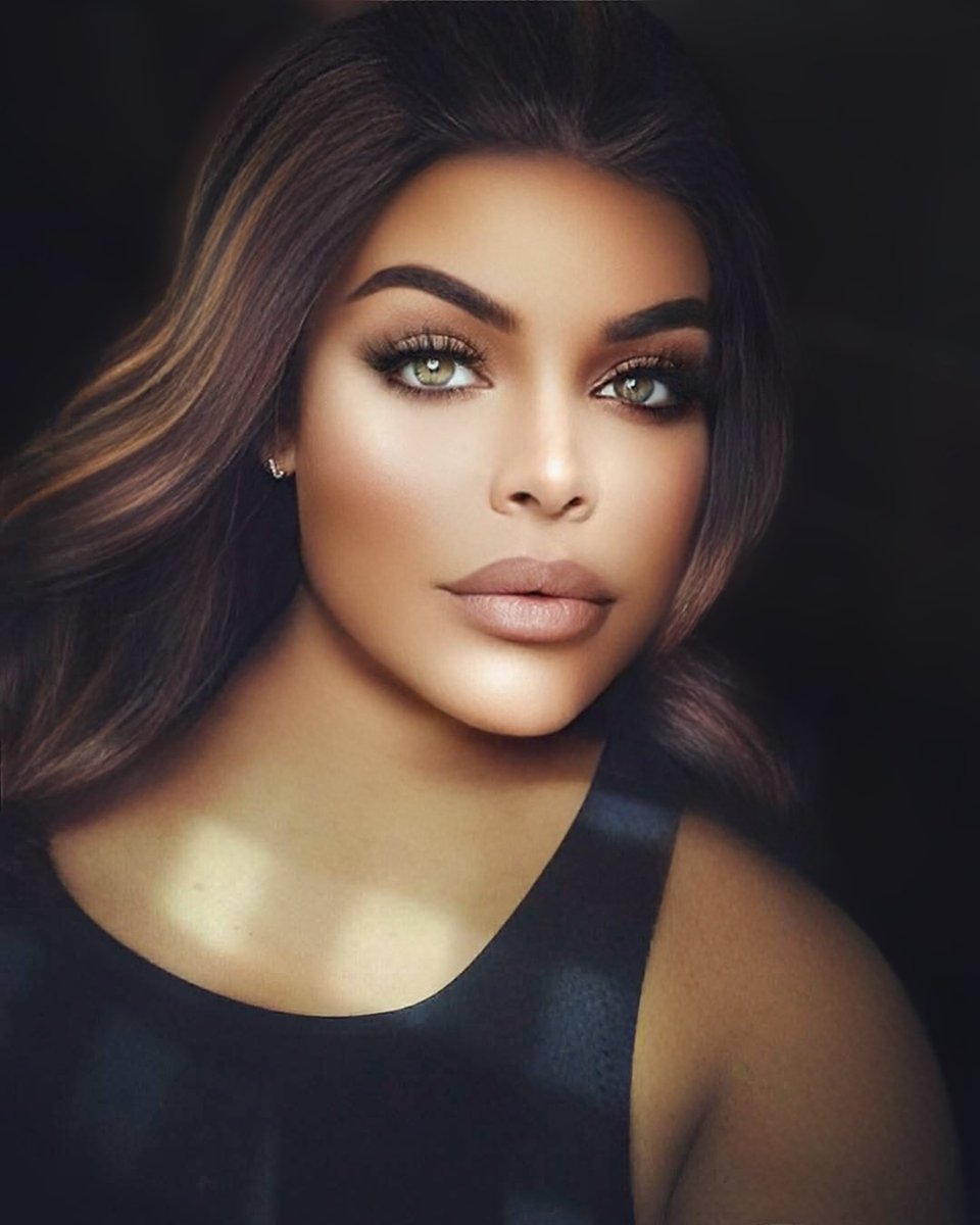 MayleJustina's tweet photo. Shade only cast shadows on things that shine. #transwoman #transisbeautiful #trans 🏳️‍⚧️ https://t.co/cj0EnDJaHZ