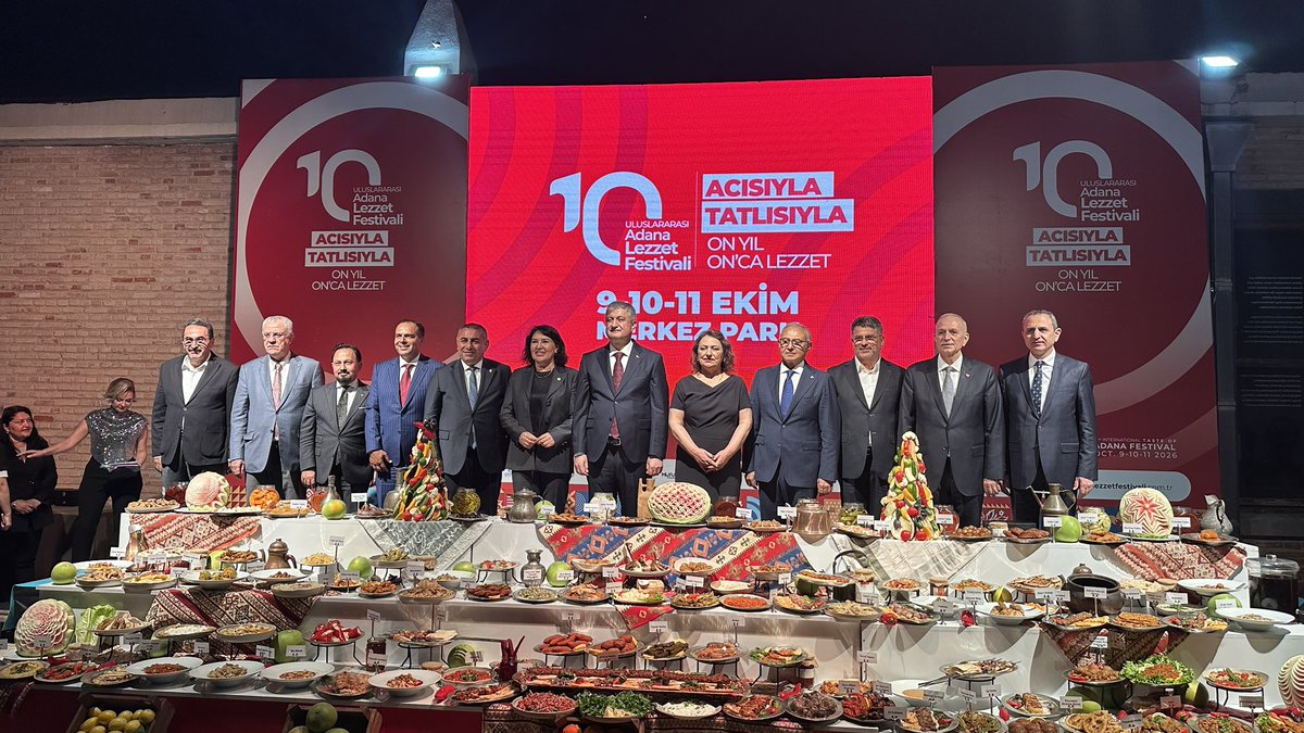 muzeyyensevkin's tweet photo. Bu yıl 10'uncusu düzenlenen Uluslararası Adana Lezzet Festivali'ne katıldık.

Katkıları nedeniyle Adana Büyükşehir Belediye Başkanvekilimiz Güngör Geçer ve Adana Organize Sanayi Bölgesi Başkanı Bekir Sütcü’ye plaketlerini sunduk. 

Adana'mızın zengin mutfak kültürünün tanıtılmasına ve gastronomi turizmine sağladığı katkılar dolayısıyla başta Adana Valiliğimiz ve Adana Büyükşehir Belediyemiz olmak üzere, festivalin düzenlenmesinde emeği geçen tüm kurum ve kuruluşlara teşekkür ediyorum.