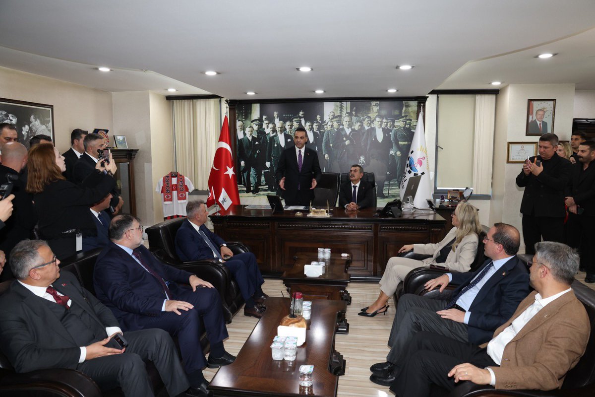 akparti_cigli's tweet photo. Millî Eğitim Bakanımız Sayın Yusuf Tekin, Çiğli Belediye Başkanımız Sayın Onur Emrah Yıldız’ı makamında Ziyaret Etti 

Programa İzmir Milletvekillerimiz, İl Başkanımız Bilal Saygılı İlçe Başkanımız Oktay Özdemir ve Teşkilatımızla Katılım Sağladık https://t.co/QrrA1DIWtH
