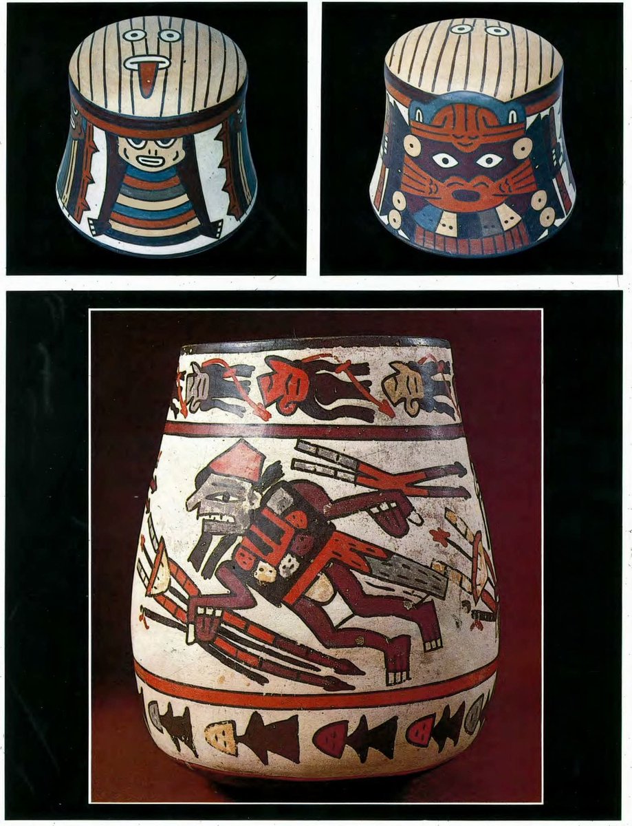 EDICIONESREGION's tweet photo. Este vaso de formato compacto del periodo Nasca Temprano, con una dimensión de 10,5 centímetros, está elaborado en cerámica fina y destaca por una audaz concepción pictórica que cubre el cuerpo del recipiente desde la base misma, utilizando engobes policromos precocción para estructurar una narrativa visual dividida y simétrica.

La superficie despliega la representación de un dios volador dividido en dos partes por una cabeza situada en la base de la pieza, mostrándose además en dos posiciones distintas.

En la cosmovisión de la costa sur, el motivo del dios volador encarna el trance chamánico, el dominio de las alturas y la capacidad de transitar entre los planos cósmicos.

La fractura visual de la deidad por la cabeza en la base —asociada al culto a los ancestros o a la decapitación ritual— refuerza la concepción de la muerte y el vuelo extático como fuerzas complementarias que sostienen el orden y la fertilidad del cosmos.

Este vaso de perfil acampanado del periodo Nasca Intermedio, con una altura de 17 centímetros, está confeccionado en cerámica de alta calidad con un ensanchamiento superior característico que optimiza el despliegue del programa iconográfico, empleando engobes polícromos para definir con precisión los perfiles y atributos bélicos.

La pieza representa a un guerrero ataviado con sus respectivas armas.

En el universo social y religioso de los valles fluviales, la figura del guerrero armado constituía un pilar de la legitimación política y de la defensa territorial, donde los enfrentamientos rituales y la captura de prisioneros eran esenciales para mantener la reciprocidad con las divinidades y asegurar la continuidad de los ciclos agrícolas y estacionales en la región.

Arqueología Peruana