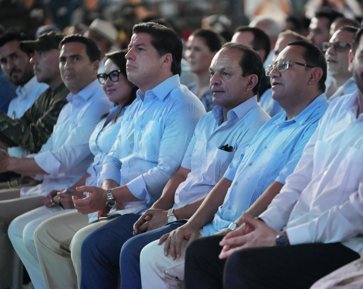 SuperintEC's tweet photo. En el marco de la #IndependenciaDeGuayaquil 🩵🤍🩵, nuestro superintendente Luis Cabezas-Klaere, participó como invitado en el evento #DíaDeLasEstrellas, realizado en el Coliseo Cerrado Voltaire Paladines Polo. https://t.co/R9BBXedT9u