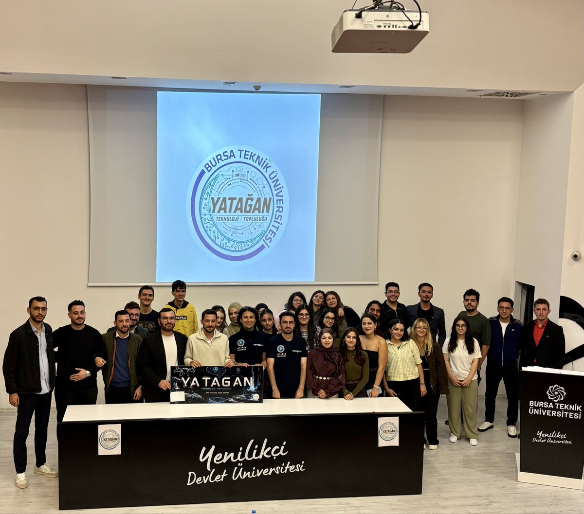 KOTRA_Ali's tweet photo. Bursa Ülkü Ocakları Yatağan Teknoloji Kulübü olarak Bursa Teknik Üniversitesi’nde dönemin ilk toplantısını gerçekleştirdik.

Birlikte üretecek, birlikte başaracağız! 🇹🇷

@ayyildirim1 
@fatihaydin_TC  @canberksahin40 
@NurtacUstaa 
@SerdarPeker1071 
@eyupc0505982 https://t.co/zdUpvPaWvh