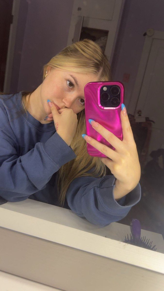 chloeluvvsxo's tweet photo. do u think that im pretty? be honest 🥹 https://t.co/Eqt7Pkqlzd