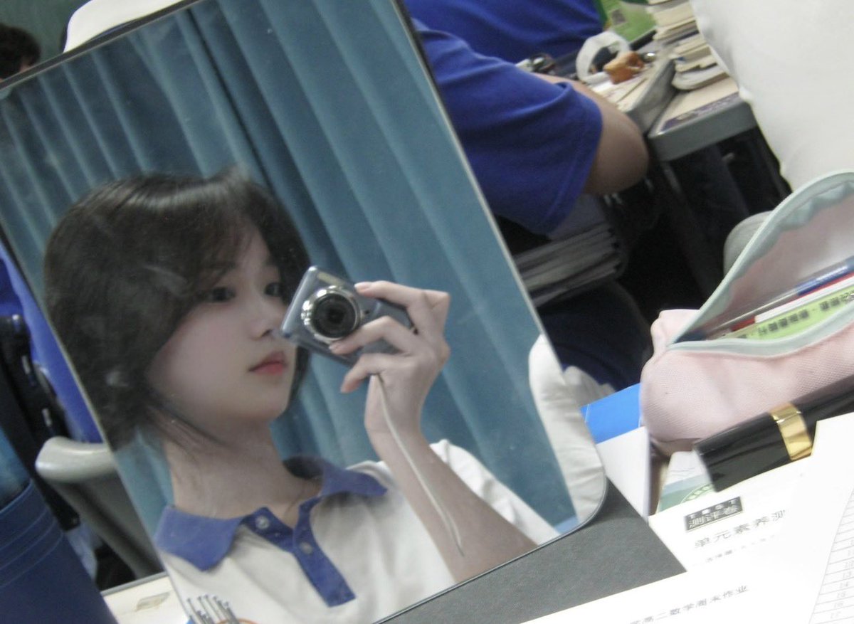 Ashley48810536's tweet photo. 睡不着，1点16分

谁要锐评一下我高中生的福嘛

真心给福 （人机就不要来了）

不要🚪  流言 1 我真给呀 https://t.co/8vM0DVGqsD