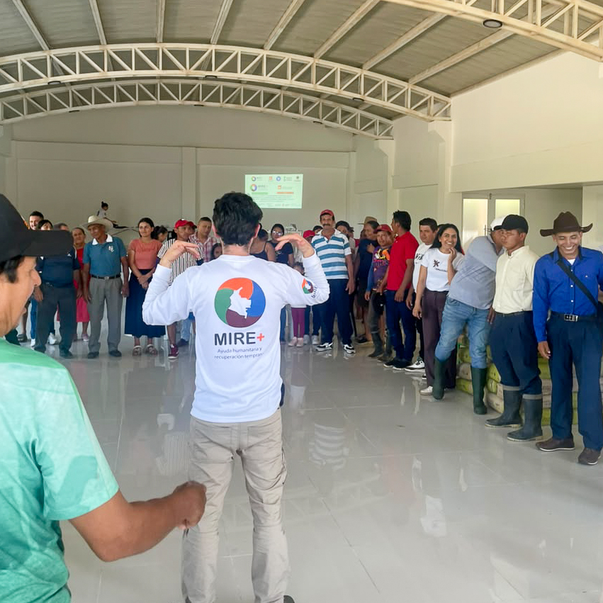 NRC_LAC's tweet photo. Ante una emergencia, contar con apoyo puede marcar una diferencia para las familias afectadas.
 
En Casanare, #Colombia, familias afectadas por las inundaciones recibieron apoyo económico para cubrir sus necesidades más urgentes y participaron en espacios para compartir sus preocupaciones, identificar riesgos, hablar sobre cómo cuidarse y conocer dónde y cómo buscar apoyo cuando lo necesitan.

#ConsorcioMIRE+ @ECHO_LatAm @SuizaColombia
@OCHAFunds @UNOCHA_Americas @OCHACOLOMBIA @AECIDColombia @MdM_Colombia @pastoralsocialc @ACHColombia