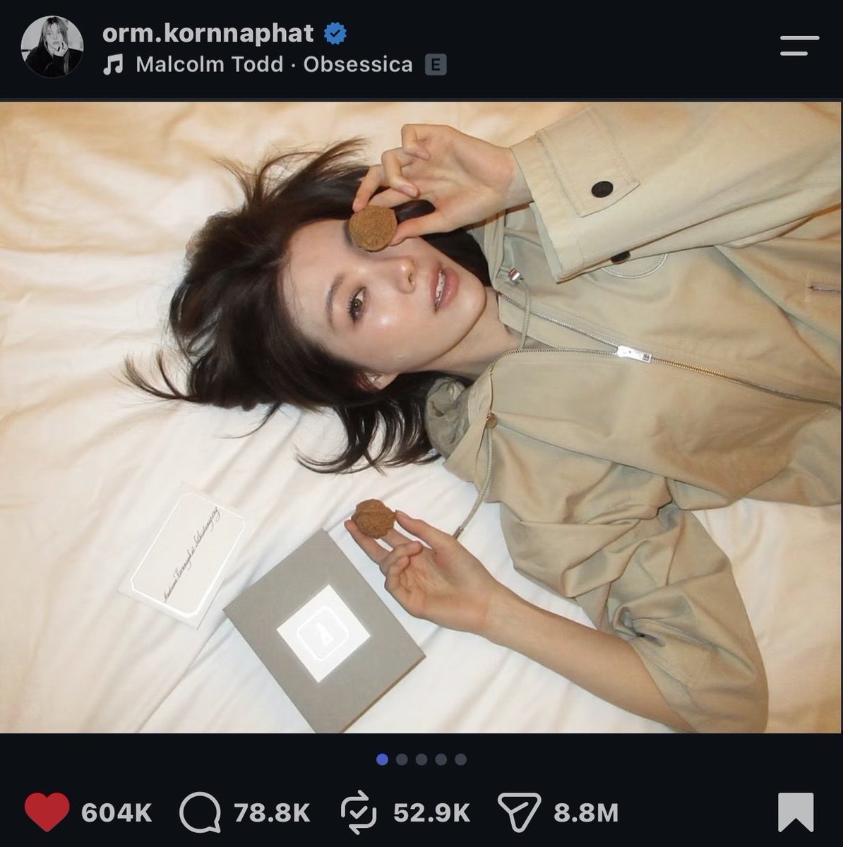 OrmKorn_HK's tweet photo. ✨Congratulations to Orm for over 600K likes on instagram post 🥰🤍

You just keep making us proud 💖

Don’t forget to like👍🏻comment💬share📤save💾repost 🔄 💪🏻💪🏻💪🏻🙏🏻🙏🏻🙏🏻

#OrmKornnaphat #OrmKornnaphatDiorSummer27 #DiorSummer27 #PFW 
#LingOrmDiorSummer27
@ormmormm @Dior @XFashion https://t.co/UEvzwcCg7J