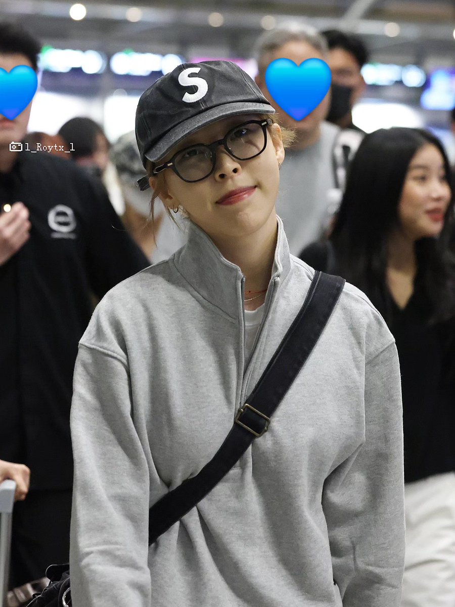 cleanRoy8828's tweet photo. 261009 KUL 입국

#마마무 #MAMAMOO #문별 #MOONBYUL https://t.co/0qmGA14D0D