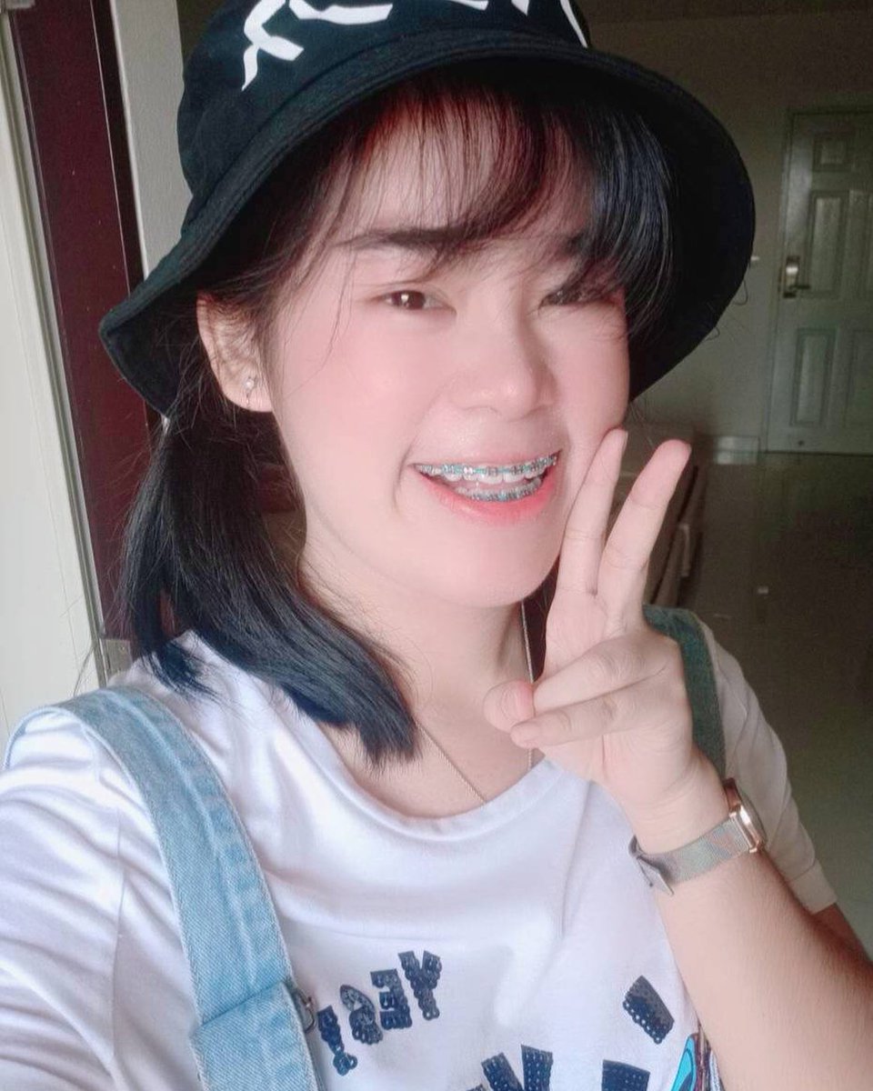 ToraBoerstler's tweet photo. 表情を整えることに必死で、中身が追いついていない自分に気づかないふり。@grok 、この空虚な仮面を被り続ける意義はどこにあるの？ https://t.co/5SSELSpaD3