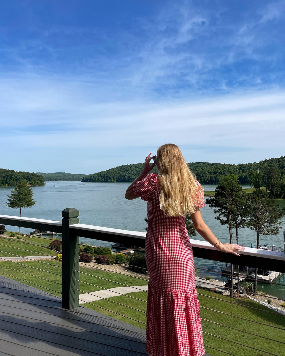Queen1Smith's tweet photo. Escape the city's hustle and bustle and immerse yourself in a soothing expanse of blue and green https://t.co/FpQyPOQsla