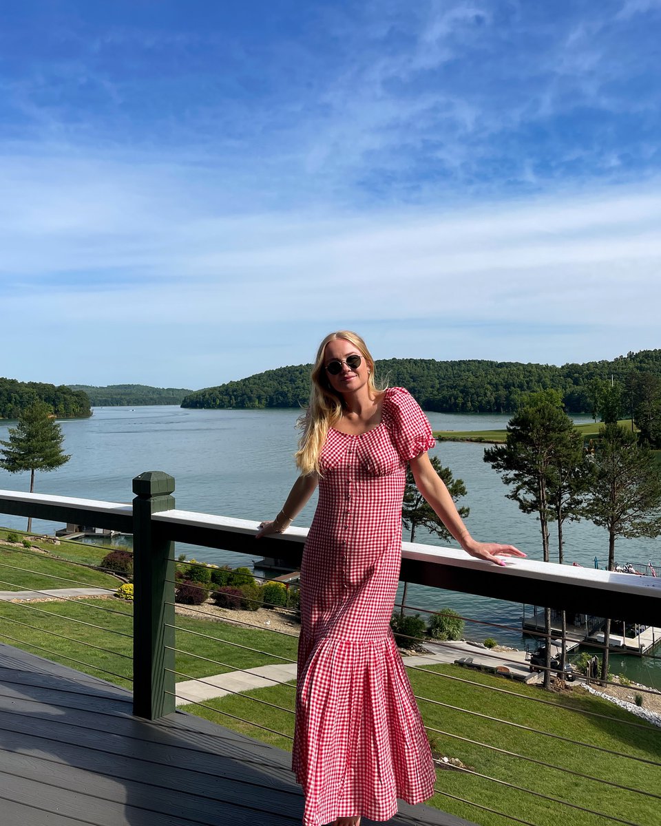 Queen1Smith's tweet photo. Escape the city's hustle and bustle and immerse yourself in a soothing expanse of blue and green https://t.co/FpQyPOQsla