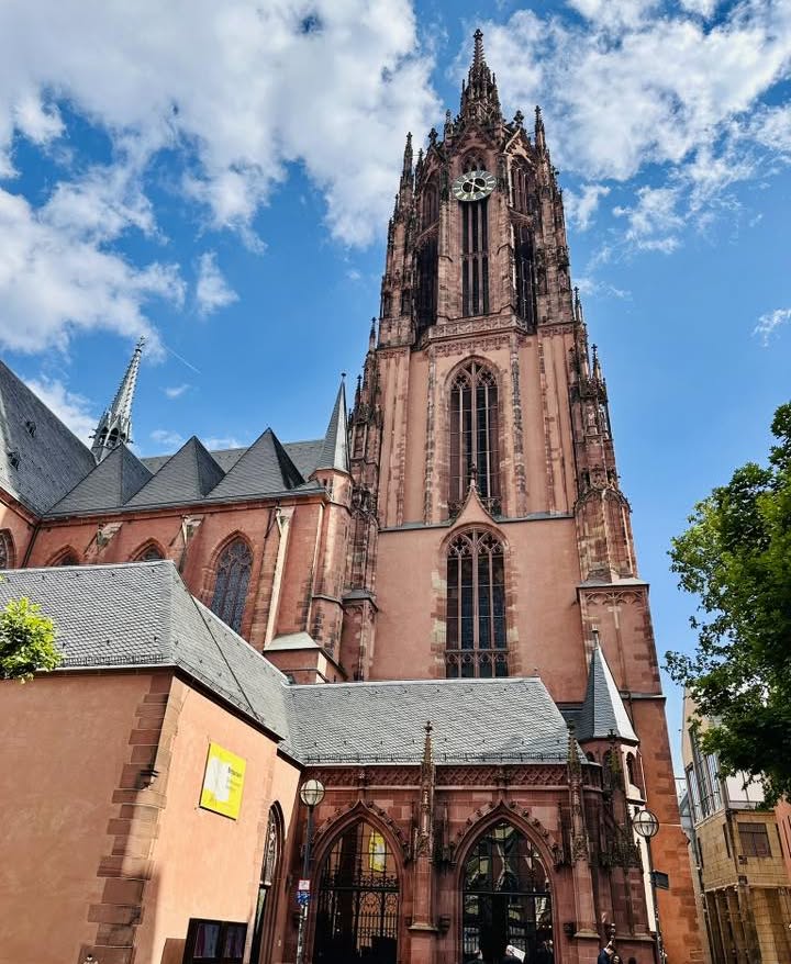berglahserblca's tweet photo. Frankfurt: Every corner tells a story, with a skyline view to match. https://t.co/JYwC8nvtma