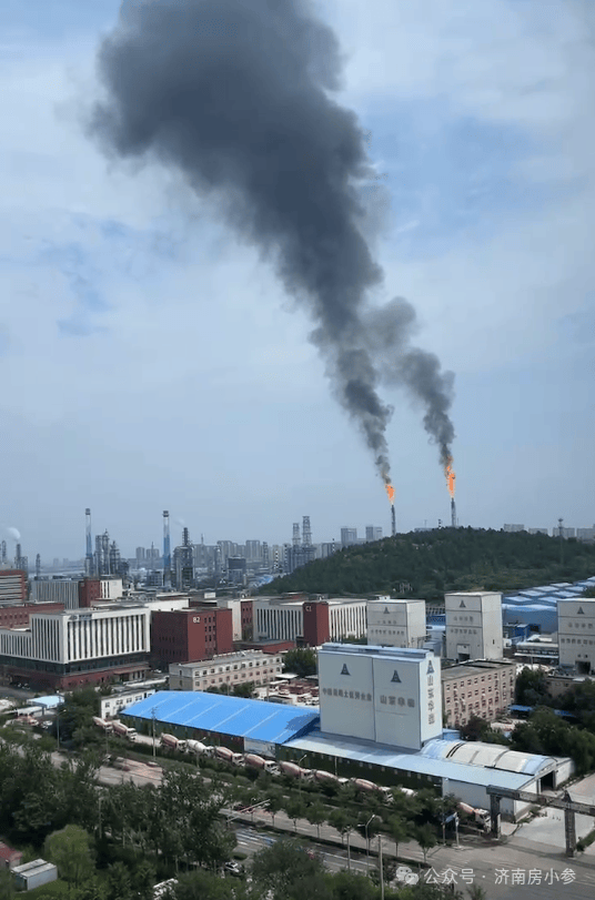Carterumm0's tweet photo. [En la humeante fábrica, el humo no interrumpe la grabación del registro diario]， https://t.co/d9FNpRMUoa