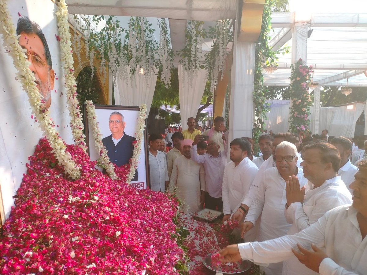 NGuddu77180's tweet photo. विनम्र श्रद्धांजलि💐 https://t.co/gCeL6PJdHE