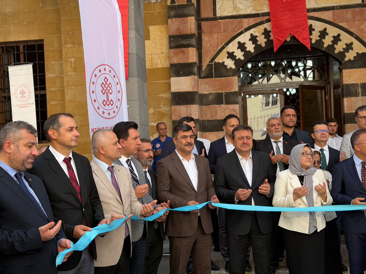 avmehmettiryaki's tweet photo. İl Başkanımız Sayın Fatih Muhaddis Fedaioğlu; Valimiz Sayın Kemal Çeber, Büyükşehir Belediye Başkanımız Sayın Fatma Şahin, Şahinbey Belediye Başkanımız Sayın Mehmet Tahmazoğlu, Şehitkamil Belediye Başkan Yardımcımız Sayın Hülya Kılıç, ilçe başkanlarımız, başkan yardımcılarımız ve yönetim kurulu üyelerimizle birlikte, restorasyon çalışmalarının ardından yeniden ibadete açılan Tahtani Camii’nin açılış programına katılım sağladık.

Tarihi ve manevi mirasımızın önemli eserlerinden Tahtani Camii’nin yeniden ibadete açılmasının hayırlara vesile olmasını diliyor, emeği geçen herkese teşekkür ediyorum.
@abuyukgumus 
@hakanaksu058 
@vahitatalan 
@iekarayel 
@abdulhamitgul 
@EyupOzkececi 
@AliSahin501 
@deryabakbak27 
@mesutbozatli 
@irfancelikaslan 
@BBozgeyik_27 
@2727mmg2727 
@FatmaSahin 
@mtahmazoglu 
@fmfedaioglu 
@AKGMTeskilat
#GönüldenGönüle