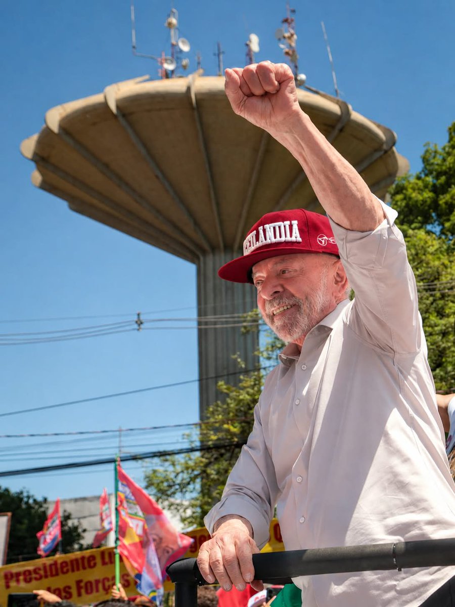 maxmacieldf's tweet photo. Alguém sabe informar pra gente se essa foto do nosso presidente Lula é real? 🔥

📷 @webertdacruz (Instagram) 
🖌️ @viteeras (Instagram) https://t.co/x3iB0gMrMv