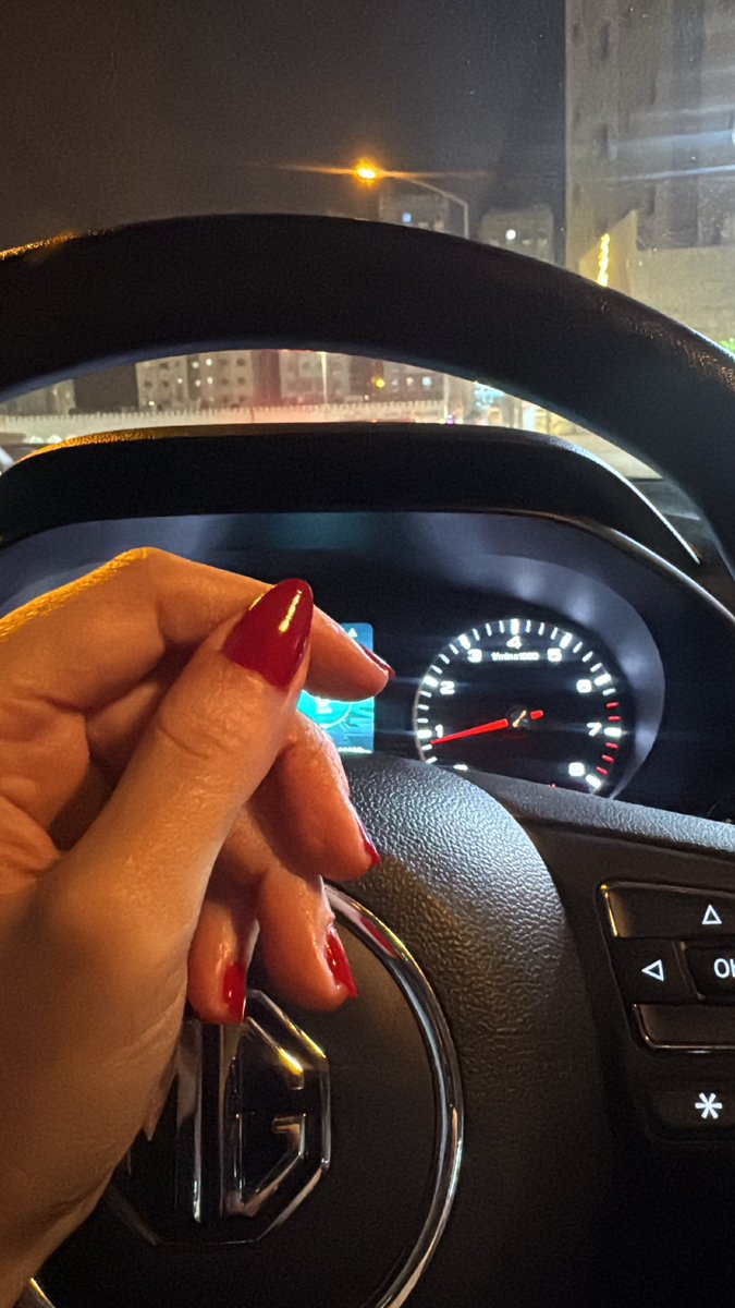 rose_kw82's tweet photo. اييييي انا البدوية اللي بس تصبغ أحمر 🥰♥️ https://t.co/QIqI2dHOZm