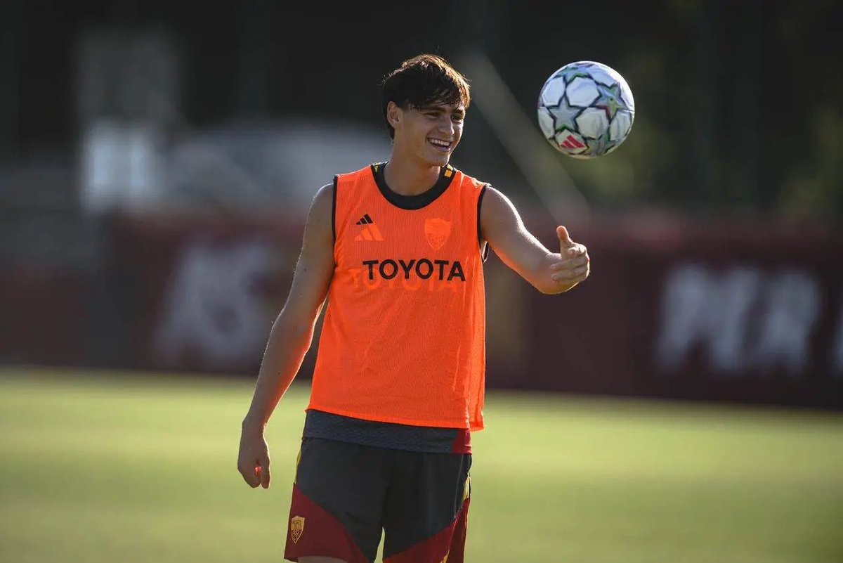LAROMA24's tweet photo. ๐ก๐ด Trigoria, Pisilli regolarmente in gruppo dopo i sintomi influenzali di ieri
โก๏ธ https://t.co/83o0Q4Fwqe
#AsRoma https://t.co/KRXR7jBNsE