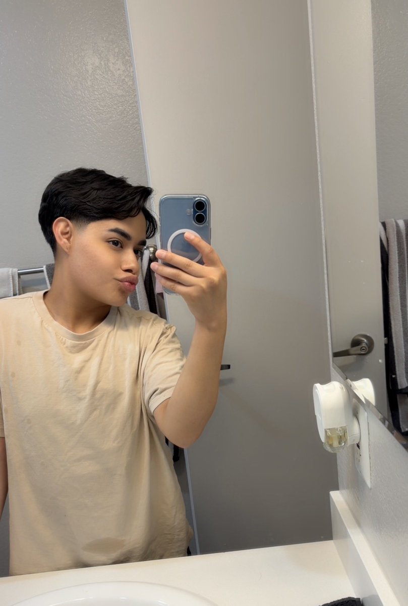 pl4yyboyy's tweet photo. Happy Friday 💋 https://t.co/DcGbjh3Zjz
