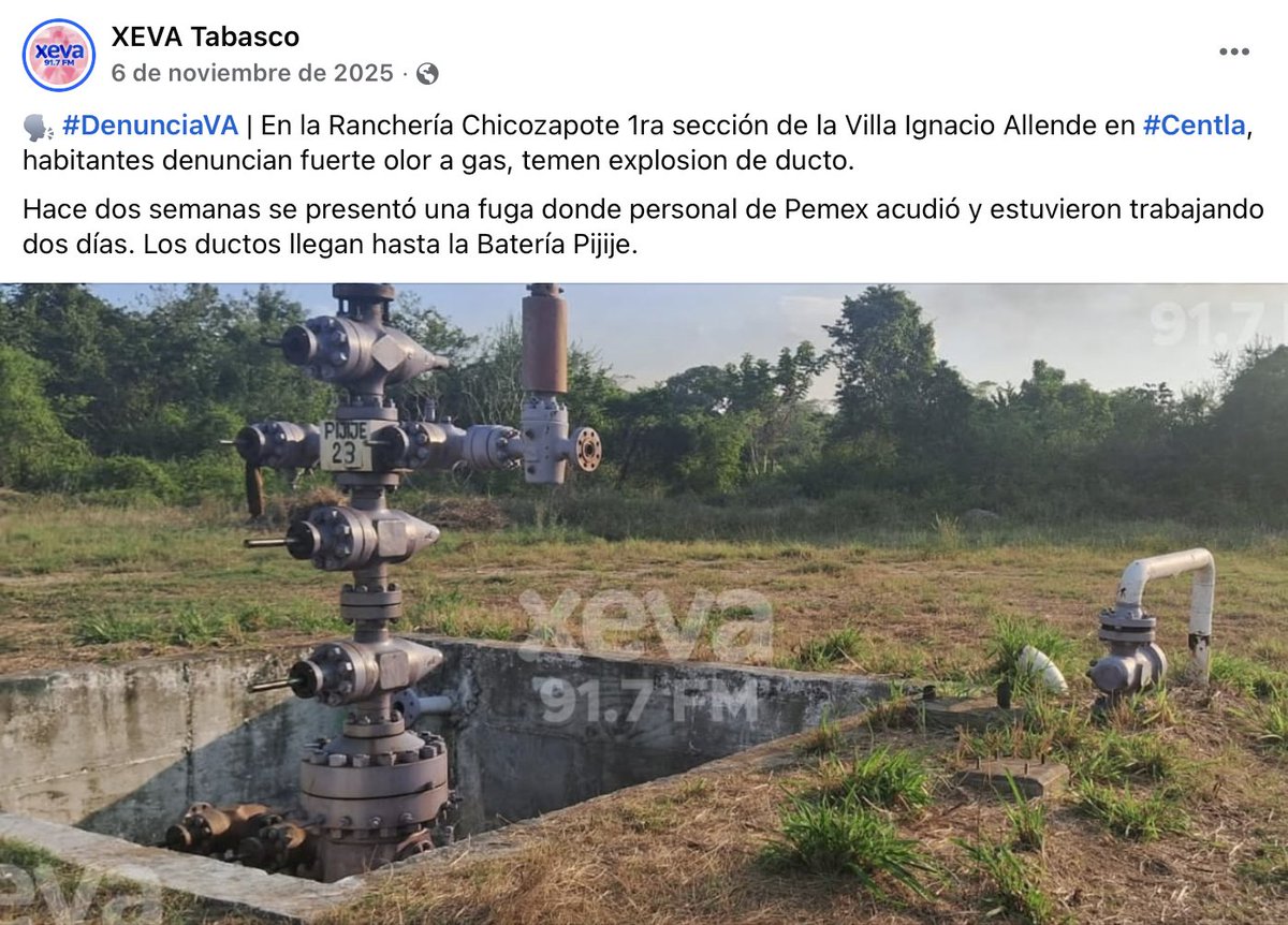 audelinomacario's tweet photo. #Alerta Otro incidente industrial en instalaciones de @Pemex: vecinos de comunidades de #Centla denuncian fuga en la Batería de Separación "Pijije"

Hay alarma entre las familias porque el 13 de diciembre de 2025, dos campesinos murieron en esa zona tras inhalar gases tóxicos provenientes de un oleogasoducto que va, justamente de la batería donde ahora se detecta el derrame, a la batería "Luna".
Las víctimas fueron identificadas como Javier Arias, de 39 años, y su hijo Armando Hernández Arias, de 15 años. Fueron a su parcela, en la ranchería Chicozapote, porque les reportaron que habían reses muertas, y ahi mismo murieron por inhalar el peligroso sulfuro de hidrógeno (H₂S) (también conocido como ácido sulfhídrico).
La fuga del oleoducto había sido denunciada por vecinos desde noviembre anterior, pero @Pemex no se deja presionar ni por redes sociales ni por los reclamos de la gente, y optó por no atender el problema que finalmente, causó la tragedia. (Ver foto)
La nueva fuga fue reportada este viernes en Villa Ignacio Allende, a la altura de la entrada a Caparroso, a unos tres kilometros del sitio de la tragedia ocurrida hace casi 10 meses. 
Personal de Petróleos Mexicanos (Pemex) se encuentran a la espera de la llegada de equipo especializado, mientras habitantes mantienen cerrado el acceso a la Batería Pijije.
