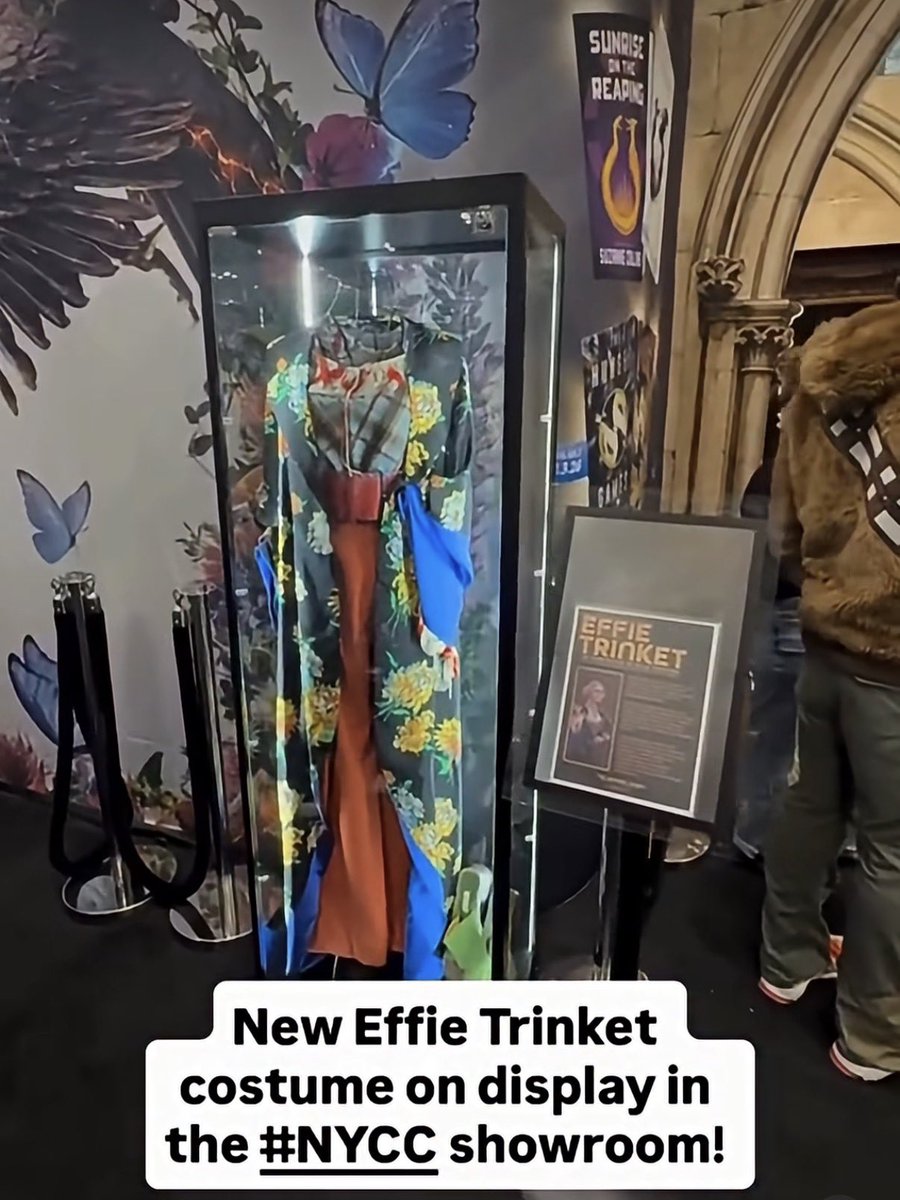 mockingjaays's tweet photo. everyone thought it was gonna be a new book announcement and it’s just an effie costume display LMFAO we’re all clowns 🤡 https://t.co/pPVR3iv9wb