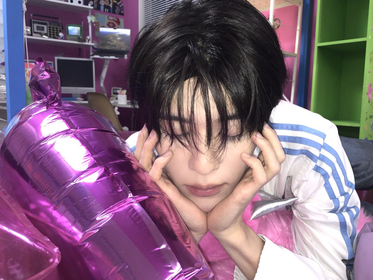 1i__axx's tweet photo. 트친소 지금 봐서 예전꺼랑 저번꺼 다 팔걸었어여    친해져요🫶🏻 https://t.co/4t2hIAhWki