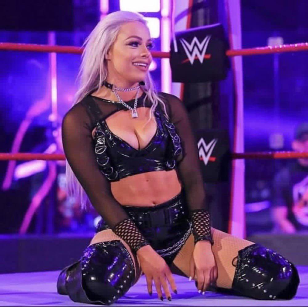 LivMorganTB_'s tweet photo. I just need a family 🥺❤️ A mum to care for me, a dad to protect me, a sister to laugh with, and a brother to look out for me. A family to love me, support me, and make me feel like I belong. 🏡💔❤️ #FamilyNeeded #AllINeedIsLove https://t.co/bJvehmrRgF