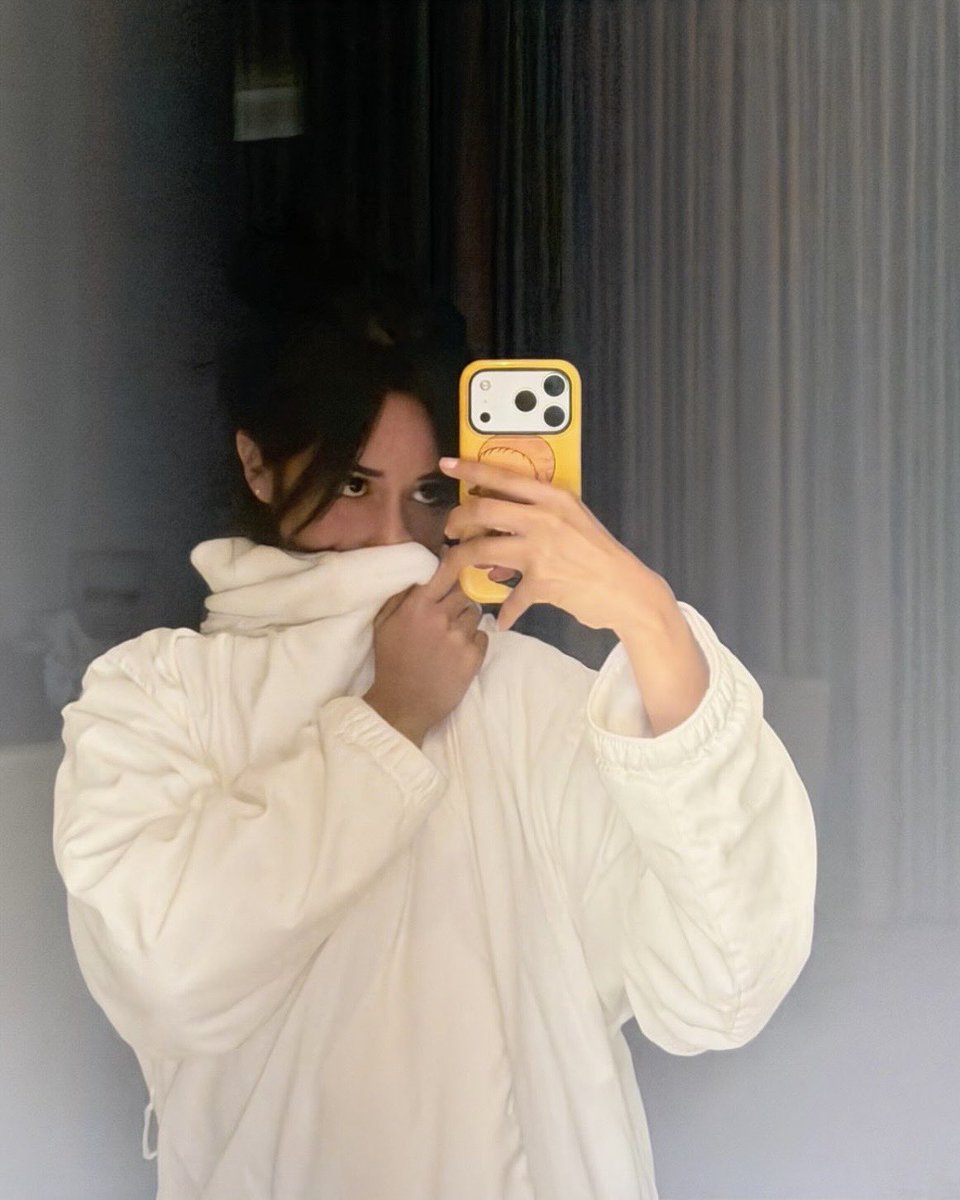 CamilaAccess's tweet photo. waitin' for you just in case 💛 https://t.co/zqSnSDCsR5
