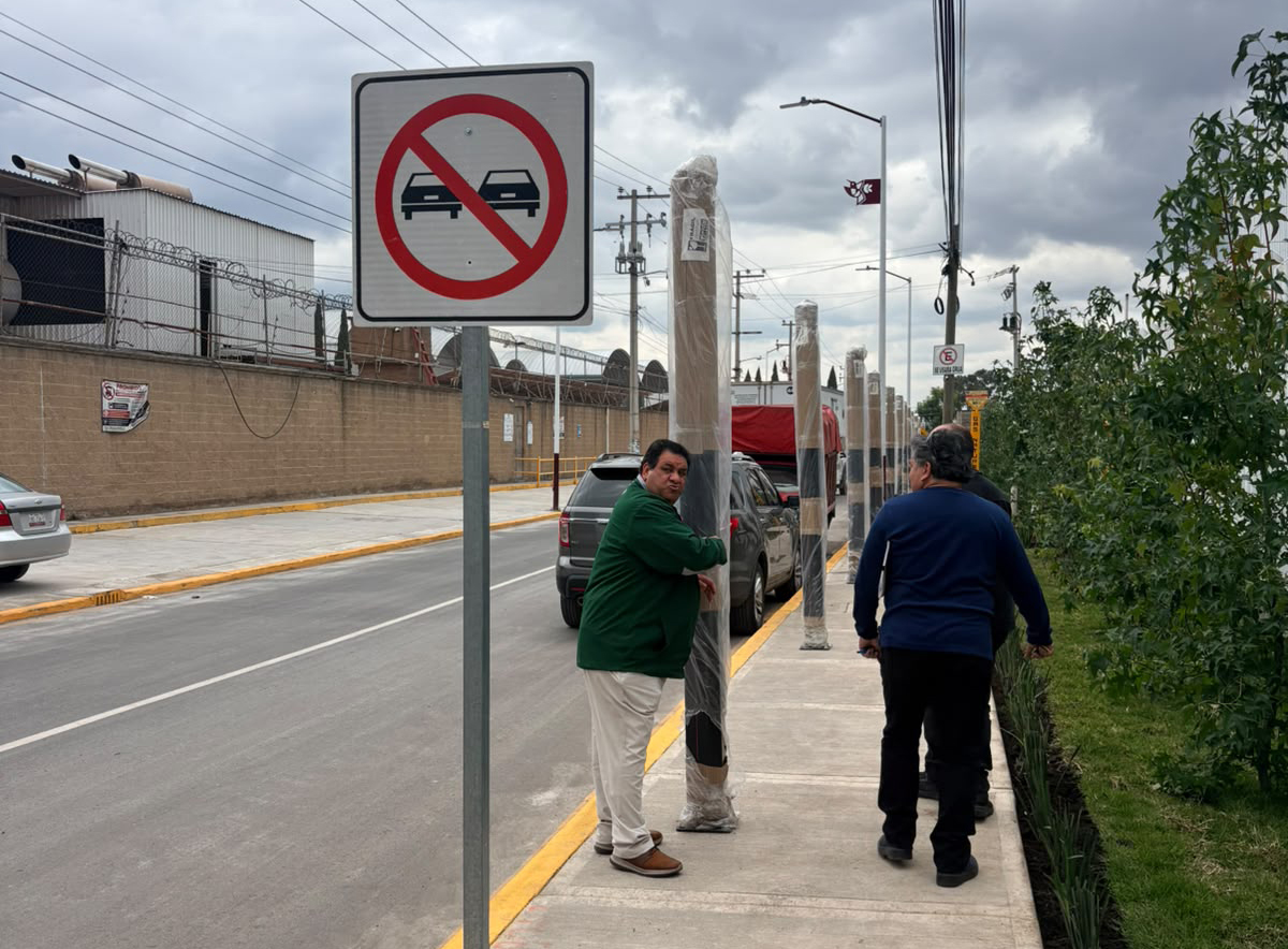 ContraloriaGEM's tweet photo. 🏗️ En “2026, Año de las Obras en EdoMéx”, impulsado por la Gobernadora, Mtra. Delfina Gómez Álvarez, el #OIC en la SEDUI testificó la entrega-recepción de la rehabilitación de la avenida Arturo Montiel, en #Chalco.

#ElPoderDeServir #ContraloríaEdoMéx https://t.co/FzZZgtHUhH