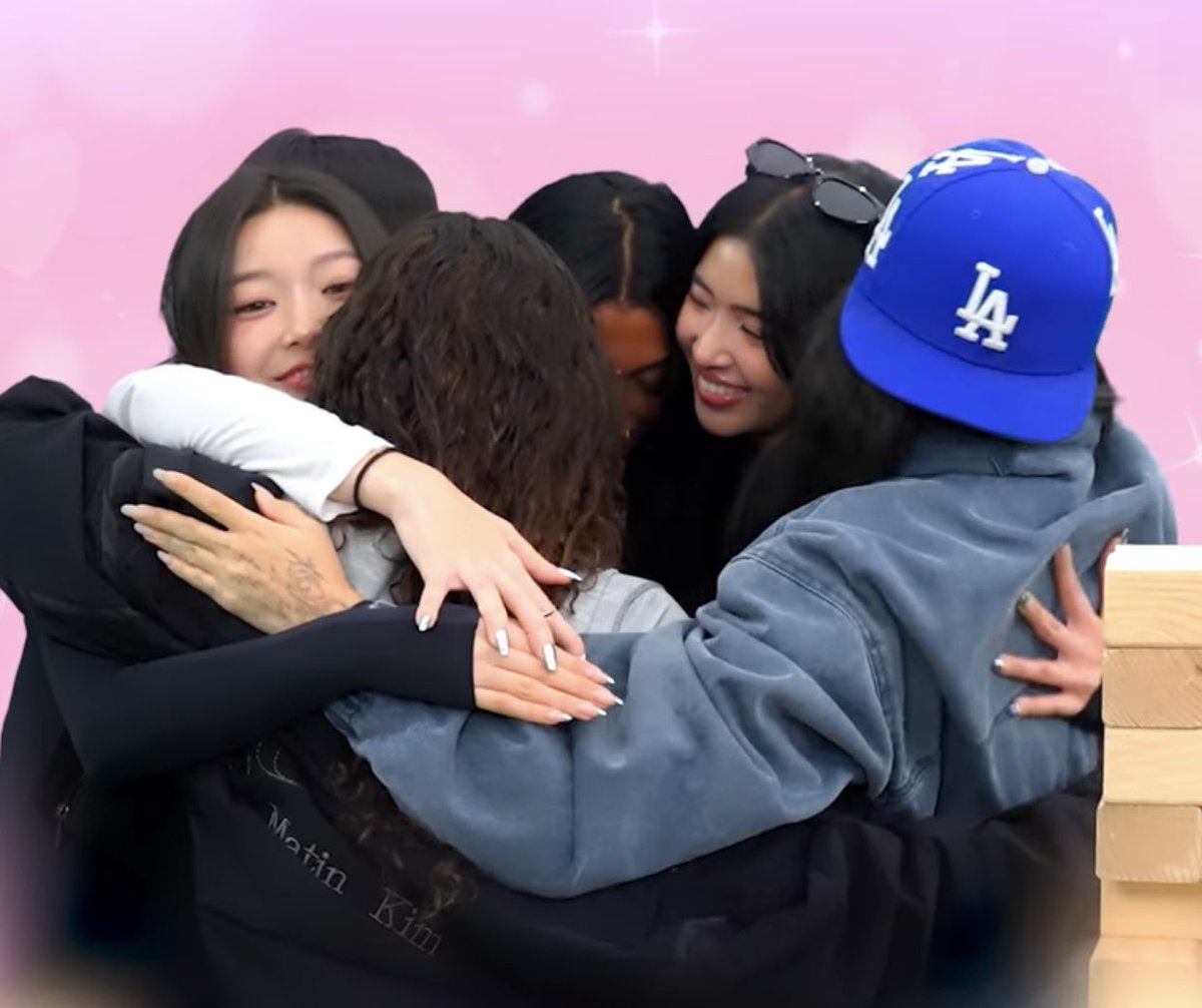 yoonzaner's tweet photo. No group hug will ever hit like an OT6 group hug https://t.co/RpgtXE78Gf