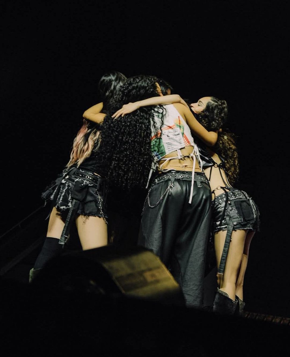 yoonzaner's tweet photo. No group hug will ever hit like an OT6 group hug https://t.co/RpgtXE78Gf