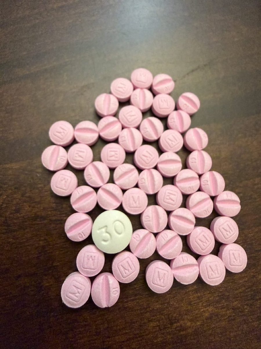 therealpharmaci's tweet photo. Script another score 
RP 30s 
K56 pink 10s

#drugtwt #oxy #oxycodone
#NSFW #cocaineandporn #Juicewrld
#starvingartistsliterally #recreationalcracksmokers https://t.co/2gN9f0OubE
