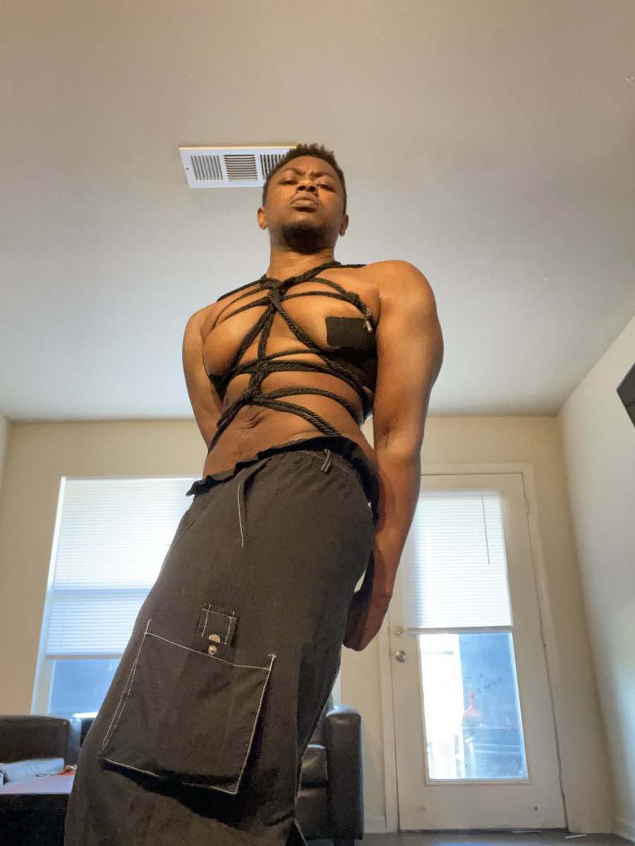 nicoque_rico's tweet photo. Pt. 2
#ftm #gay #queer #shibari #ropebunny #nsfwtwt #gym #muscle #flexing #bondage #bdsm https://t.co/s8opaTEy3p